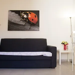 https://casa-coccinella-catania.taorminaitalyhotels.com